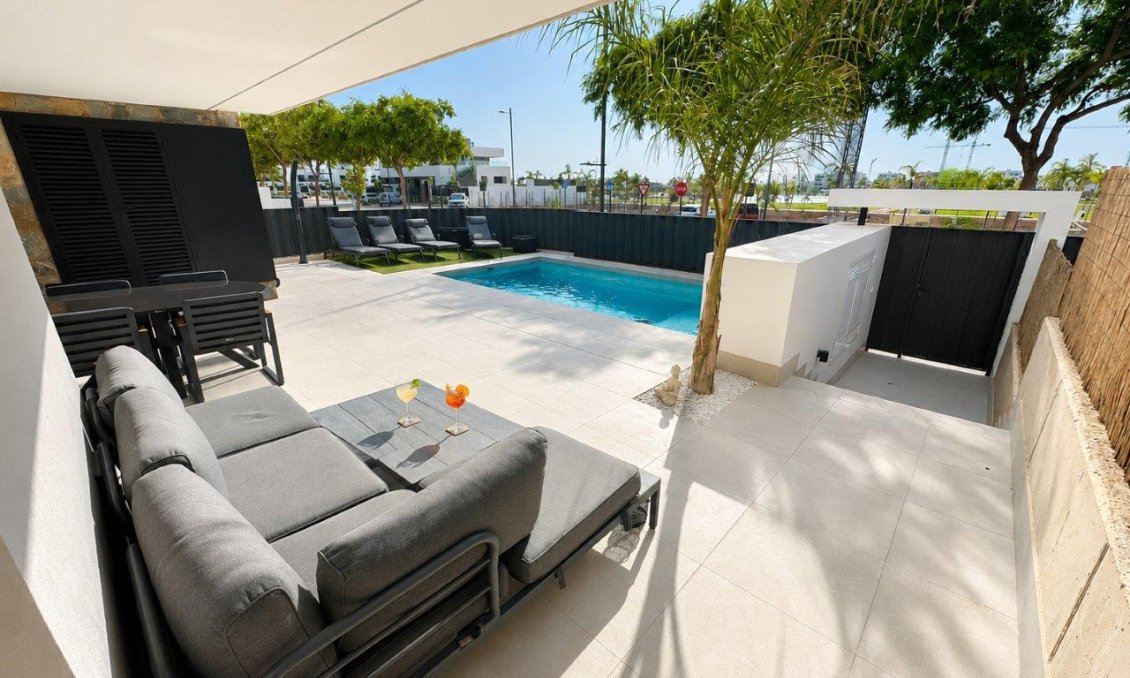 Segunda mano - Villa -
Santa Rosalia Resort - Inland