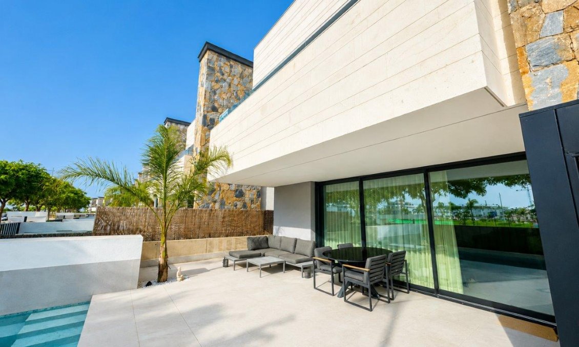 Segunda mano - Villa -
Santa Rosalia Resort - Inland