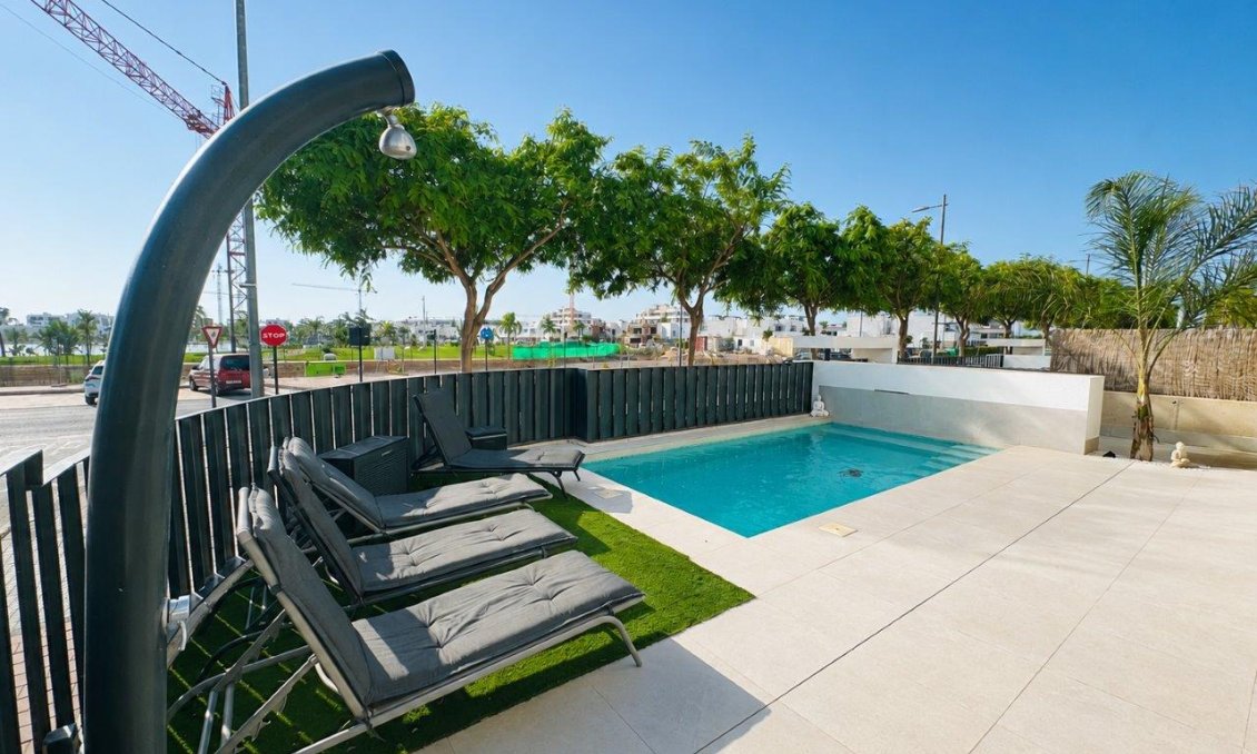 Segunda mano - Villa -
Santa Rosalia Resort - Inland