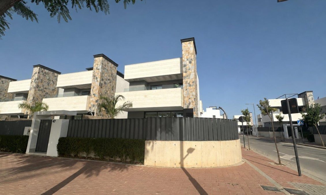 Segunda mano - Villa -
Santa Rosalia Resort - Inland
