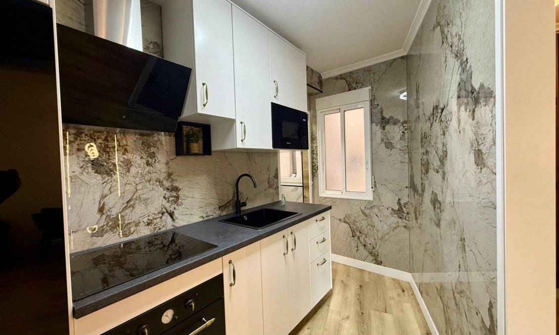 Segunda mano - Apartamento -
Torrevieja - Playa del Cura