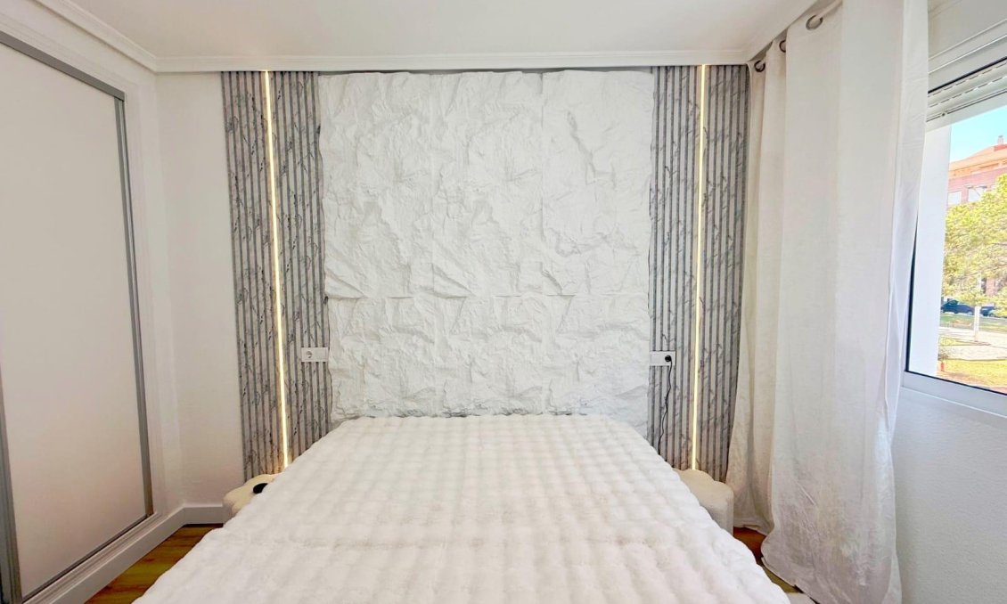 Segunda mano - Apartamento -
Torrevieja - Playa del Cura