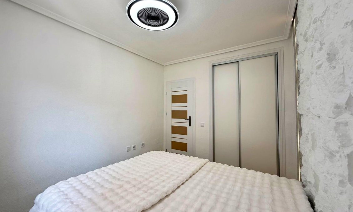 Segunda mano - Apartamento -
Torrevieja - Playa del Cura