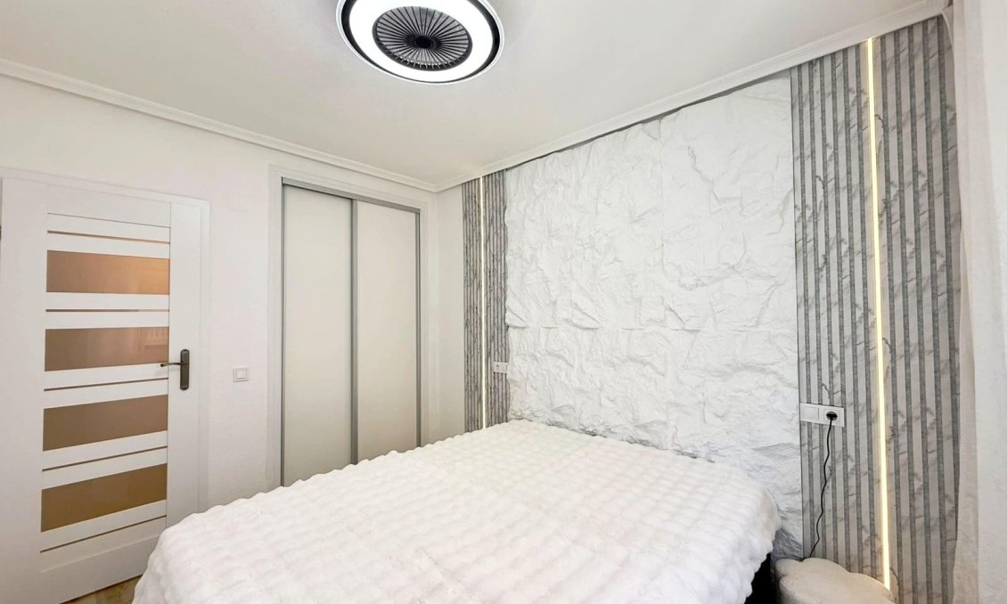 Segunda mano - Apartamento -
Torrevieja - Playa del Cura