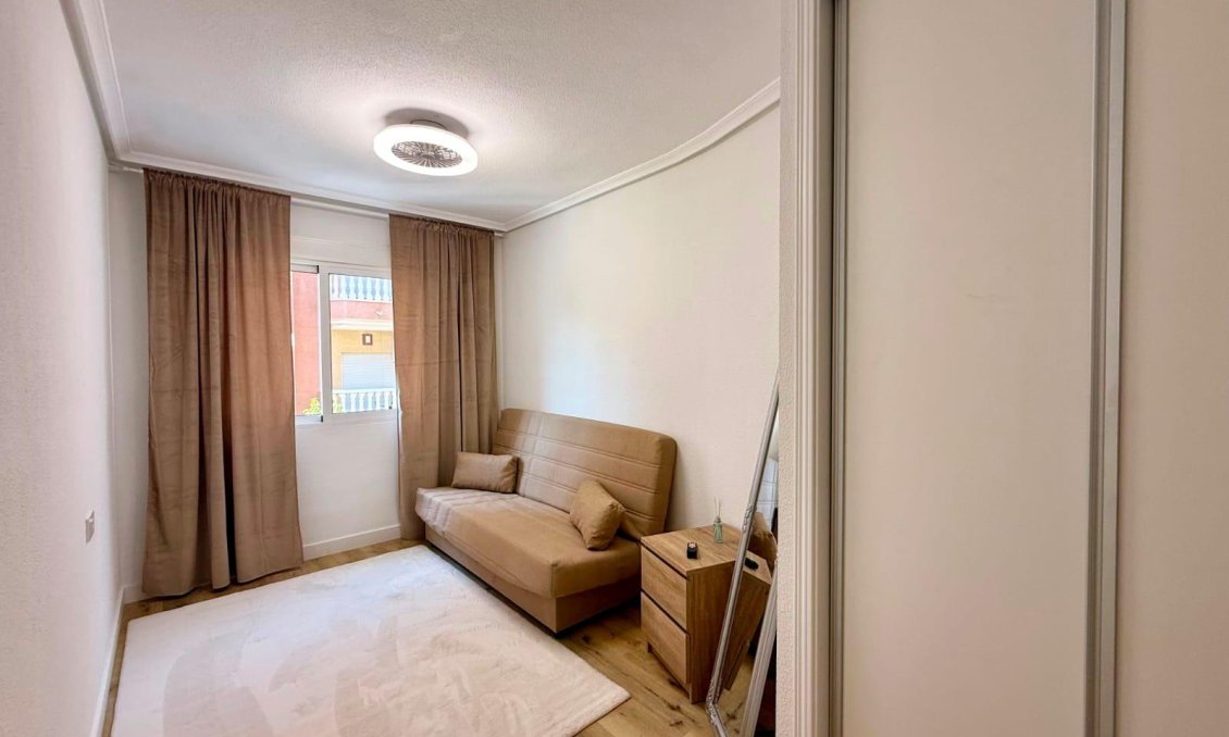 Segunda mano - Apartamento -
Torrevieja - Playa del Cura