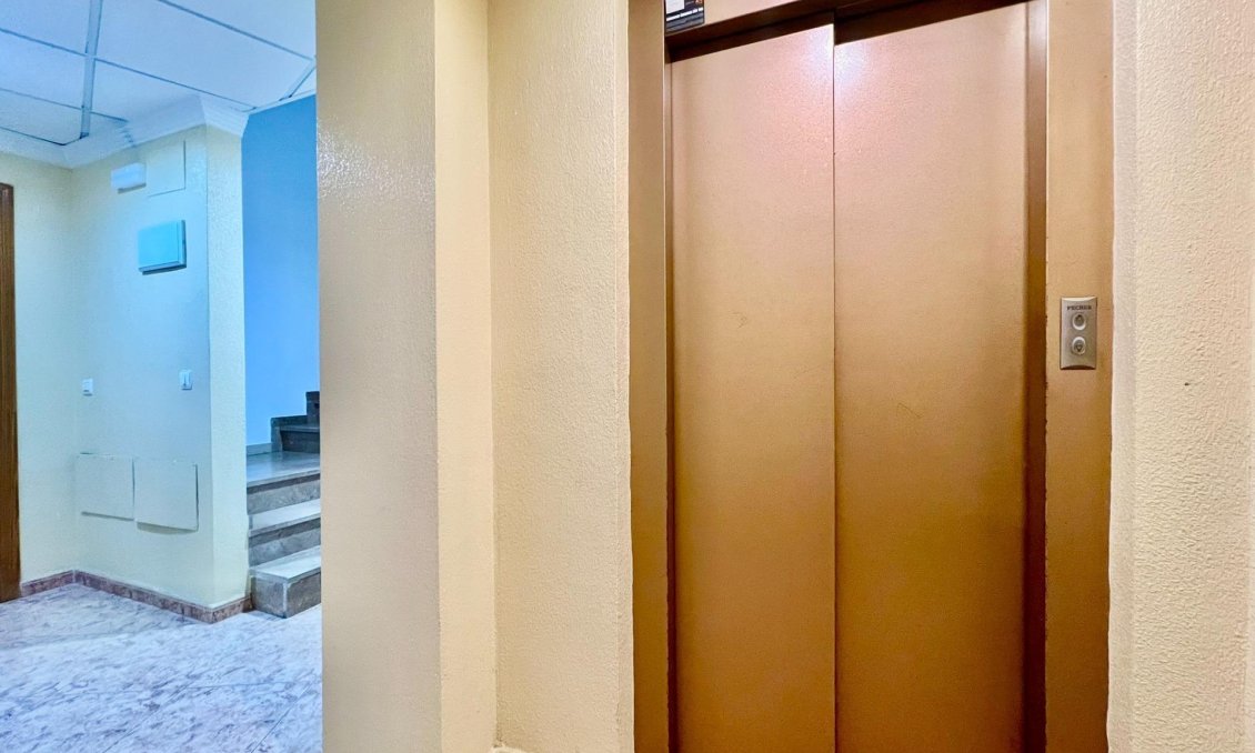 Segunda mano - Apartamento -
Torrevieja - Playa del Cura