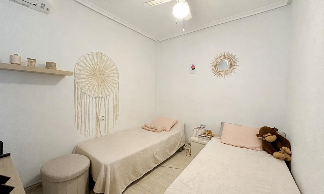 Resale - Bungalow -
Orihuela Costa - Los Altos