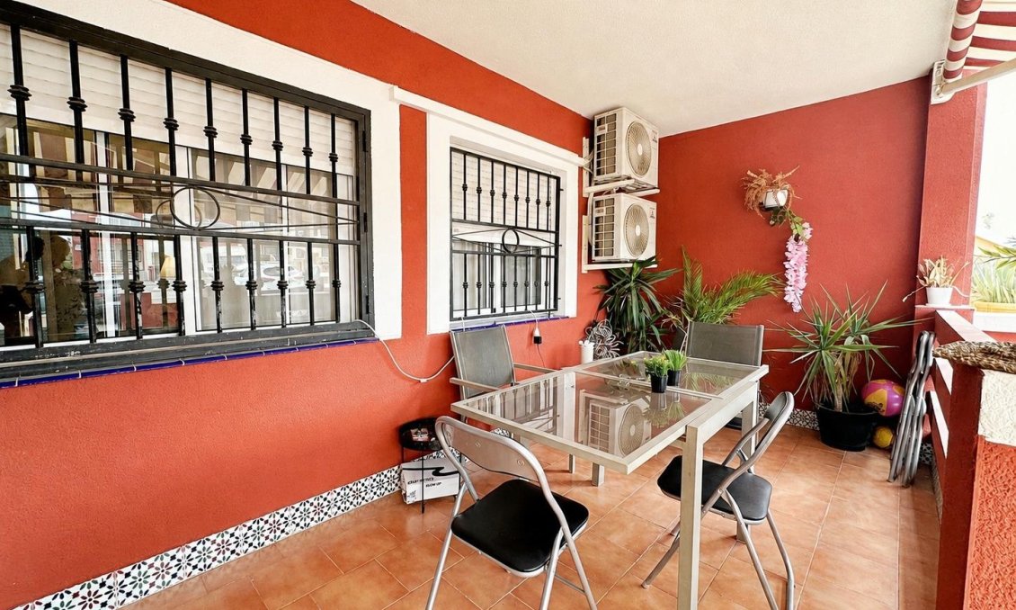 Resale - Bungalow -
Orihuela Costa - Los Altos