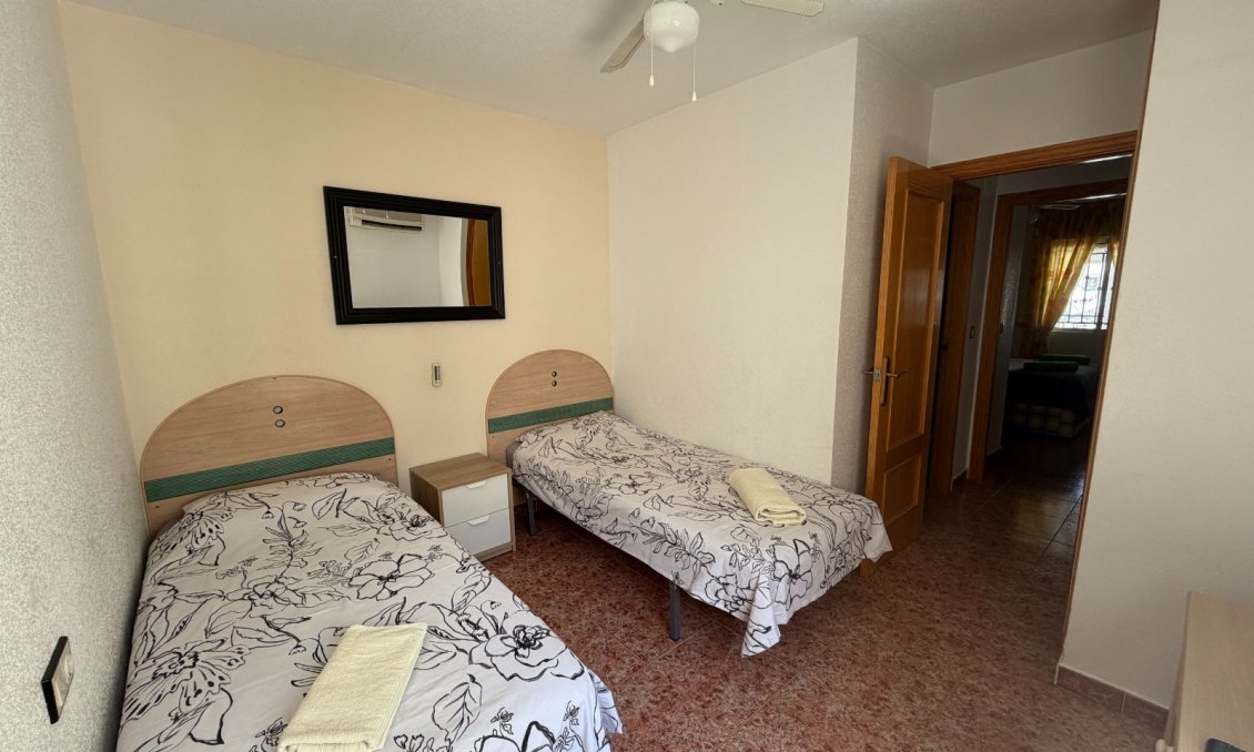 Segunda mano - Apartamento -
Orihuela - Inland