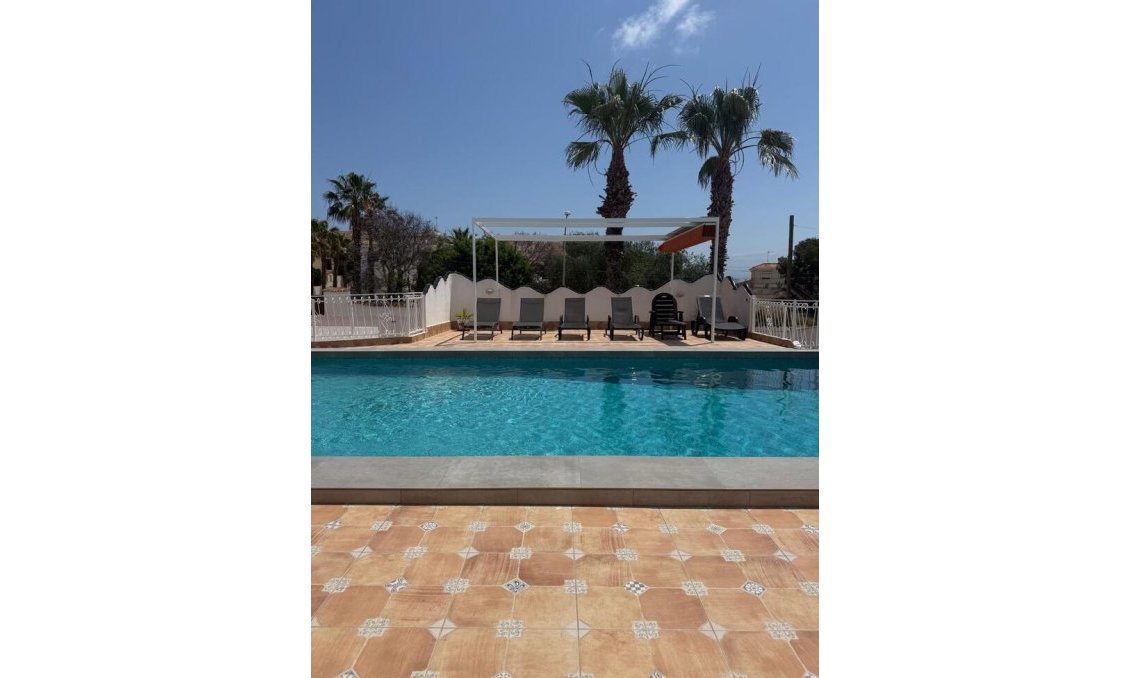Segunda mano - Villa -
Ciudad Quesada - Costa Blanca