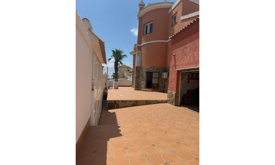 Segunda mano - Villa -
Ciudad Quesada - Costa Blanca