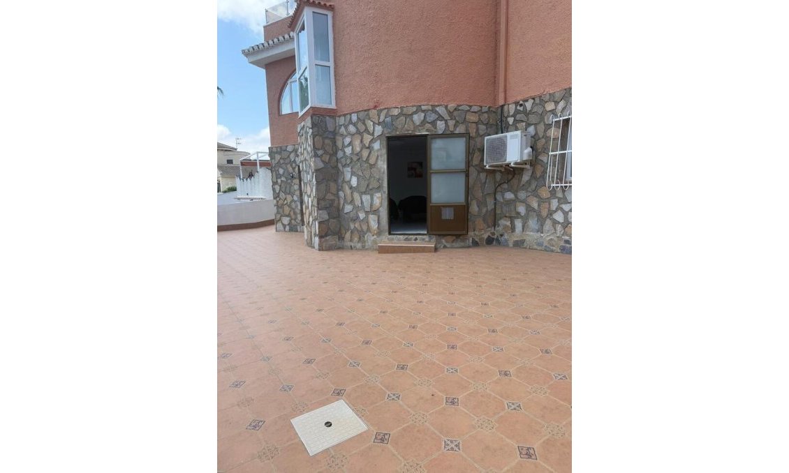 Segunda mano - Villa -
Ciudad Quesada - Costa Blanca