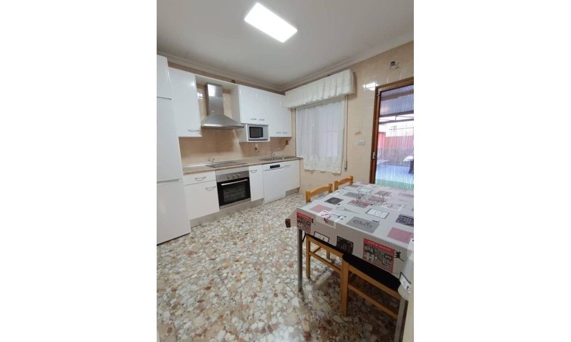 Wiederverkauf - Villa / Doppelhaushälfte -
San Pedro del Pinatar - Los Cuarteros