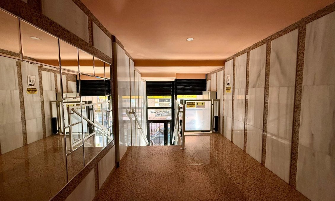 Segunda mano - Apartamento -
Torrevieja - Curva Del Palangre