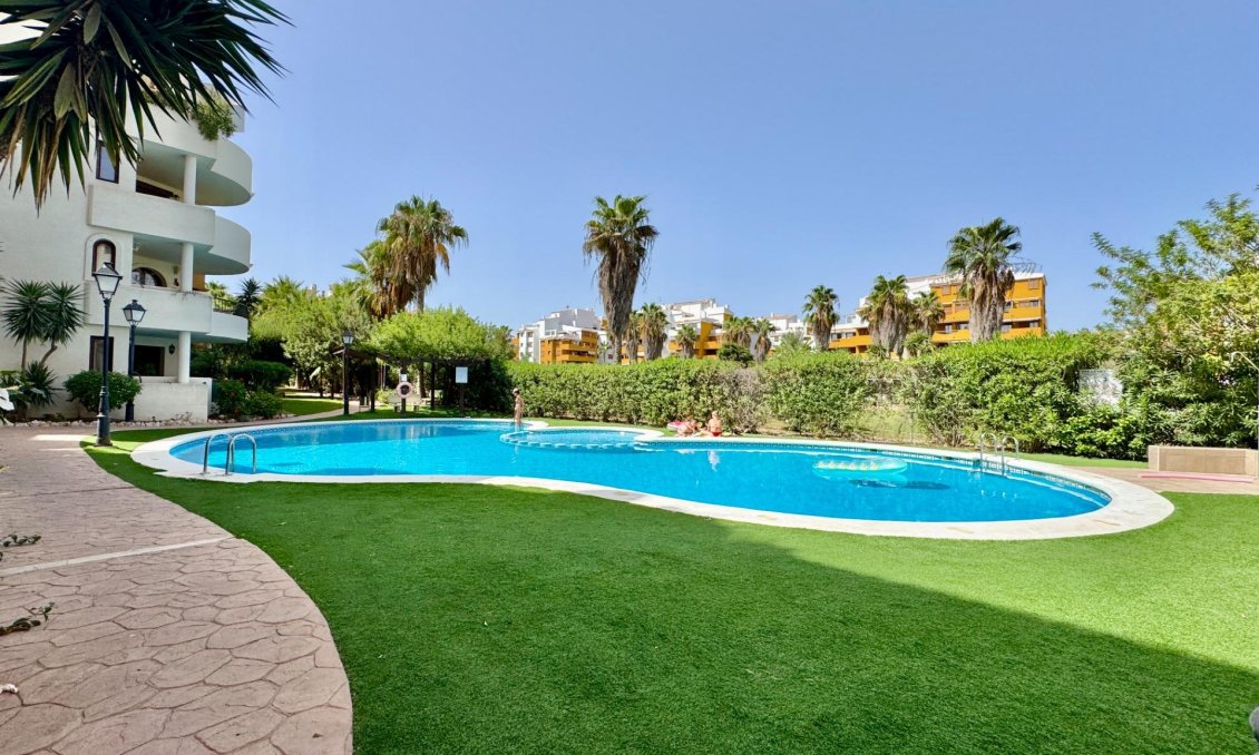 Segunda mano - Apartamento -
Torrevieja - Punta Prima