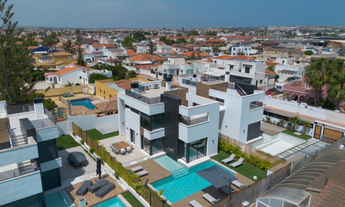 Segunda mano - Villa -
Torrevieja - Torreta Florida