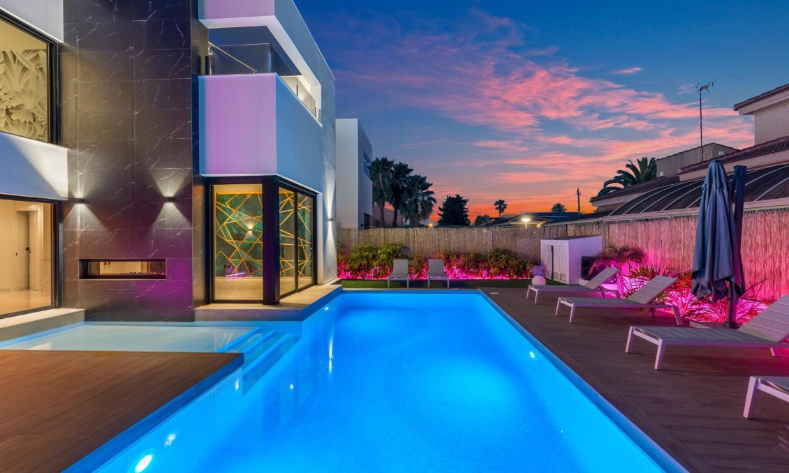 Segunda mano - Villa -
Torrevieja - Torreta Florida