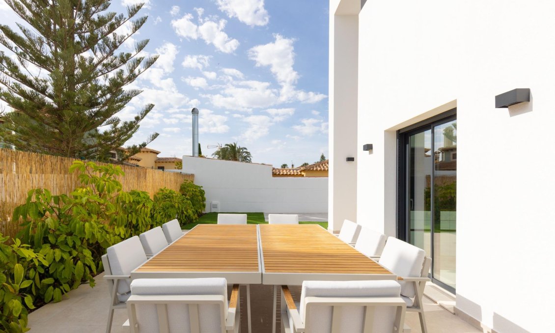 Segunda mano - Villa -
Torrevieja - Torreta Florida