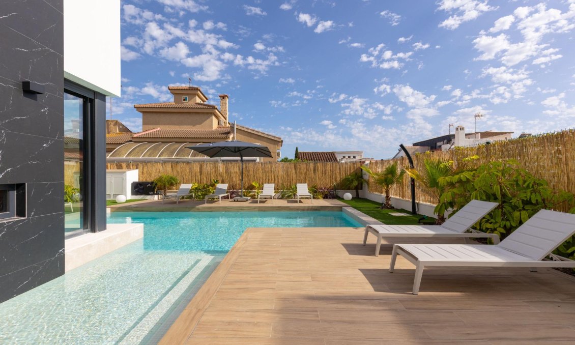 Segunda mano - Villa -
Torrevieja - Torreta Florida