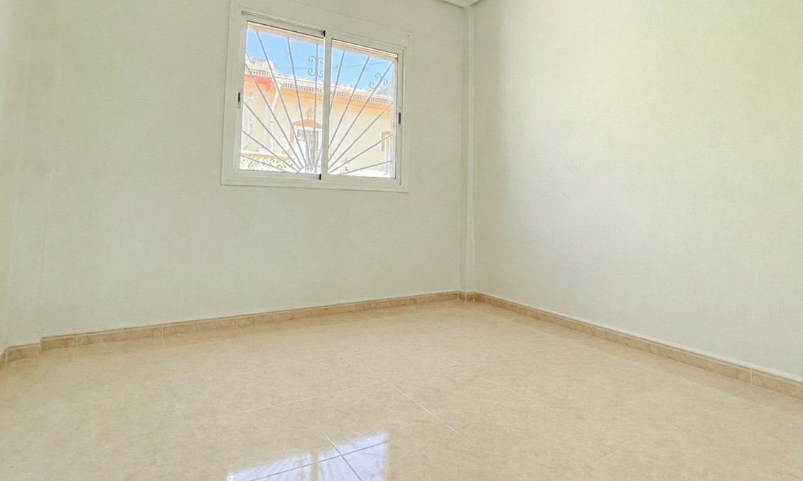 Használt Ingatlanok - Sorház -
Ciudad Quesada - Costa Blanca