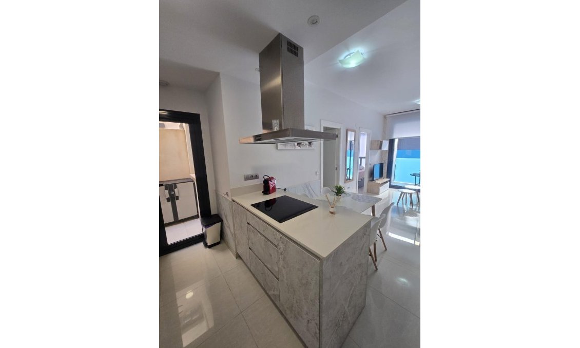Használt Ingatlanok - Apartman -
Torrevieja - Estacion De Autobuses