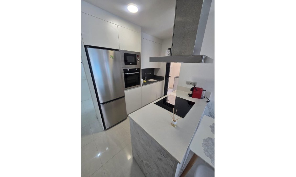 Használt Ingatlanok - Apartman -
Torrevieja - Estacion De Autobuses