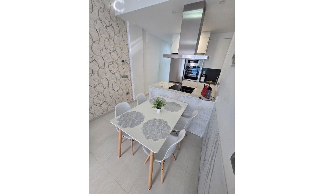 Használt Ingatlanok - Apartman -
Torrevieja - Estacion De Autobuses