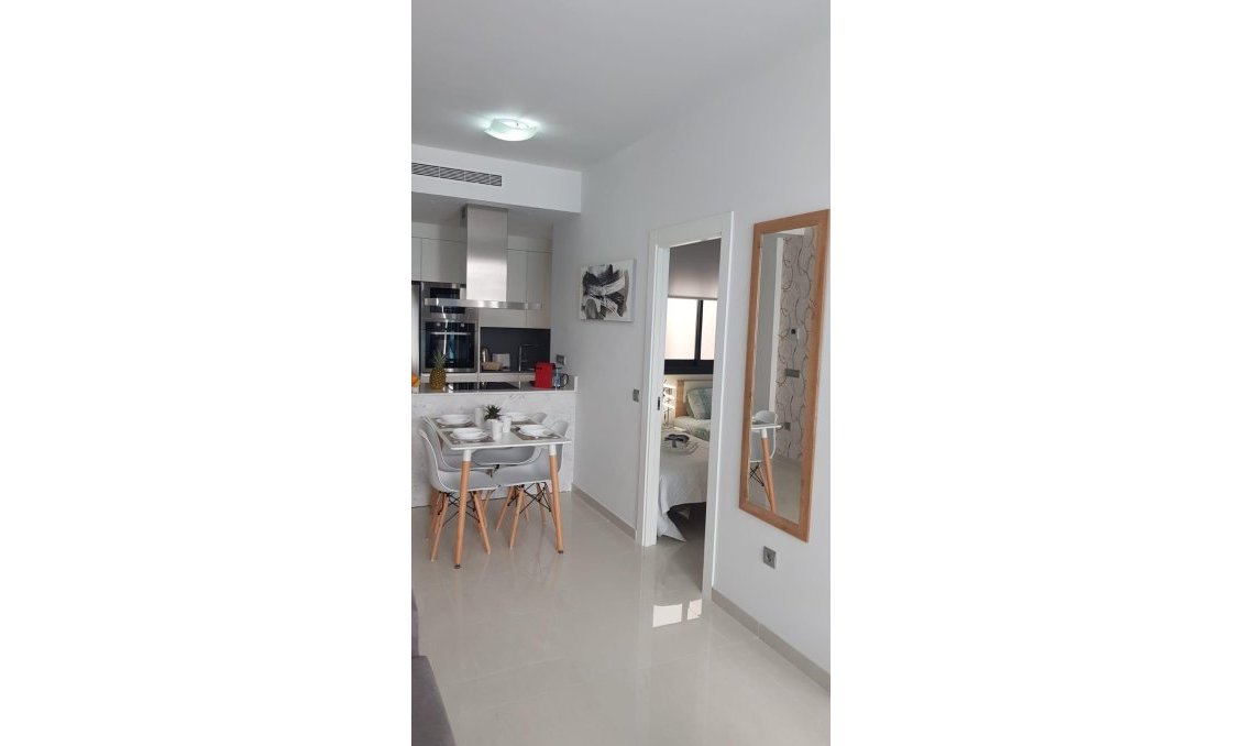 Használt Ingatlanok - Apartman -
Torrevieja - Estacion De Autobuses
