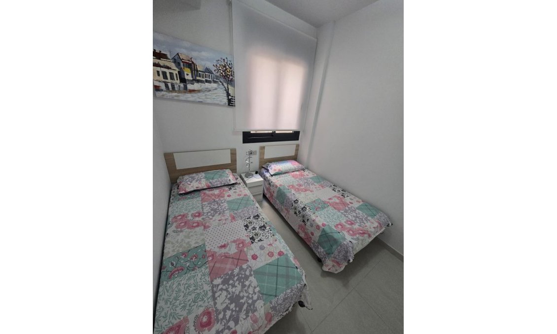 Használt Ingatlanok - Apartman -
Torrevieja - Estacion De Autobuses