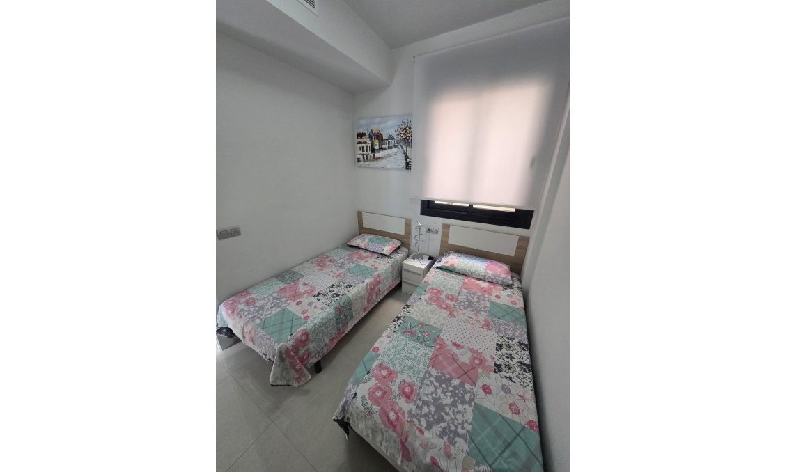 Használt Ingatlanok - Apartman -
Torrevieja - Estacion De Autobuses