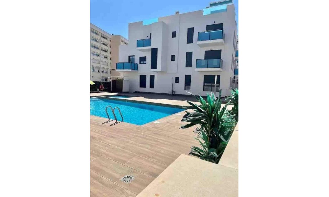 Használt Ingatlanok - Apartman -
Torrevieja - Estacion De Autobuses