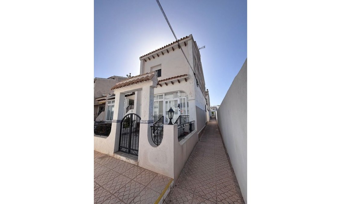 Használt Ingatlanok - Sorház -
Villamartin - Costa Blanca