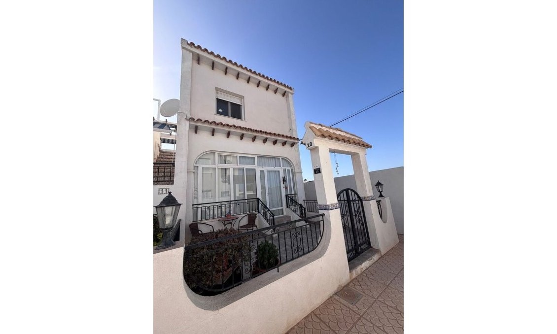 Használt Ingatlanok - Sorház -
Villamartin - Costa Blanca