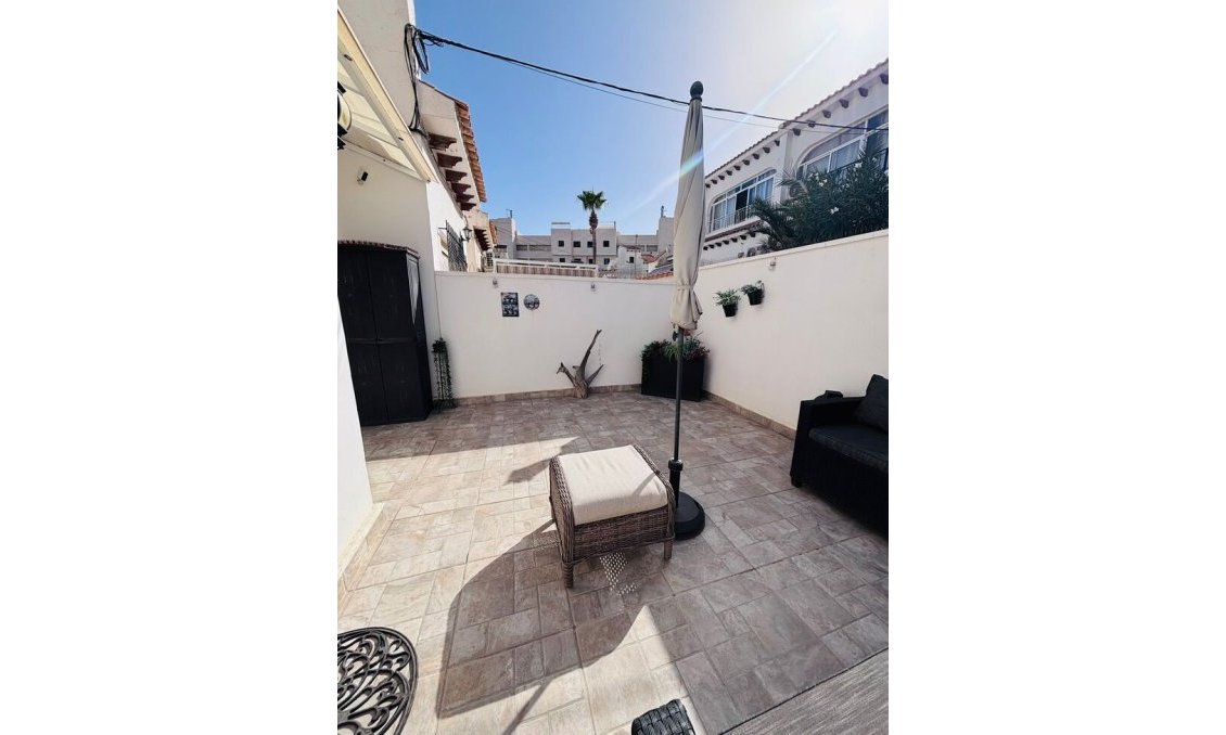 Használt Ingatlanok - Sorház -
Villamartin - Costa Blanca