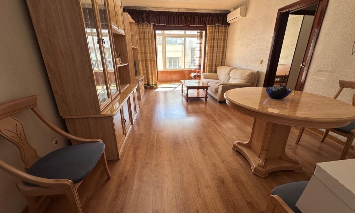 Revânzare - Apartament -
Torrevieja