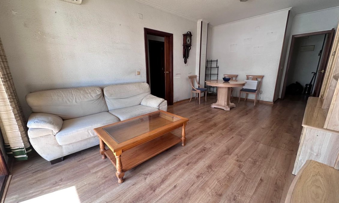 Revânzare - Apartament -
Torrevieja