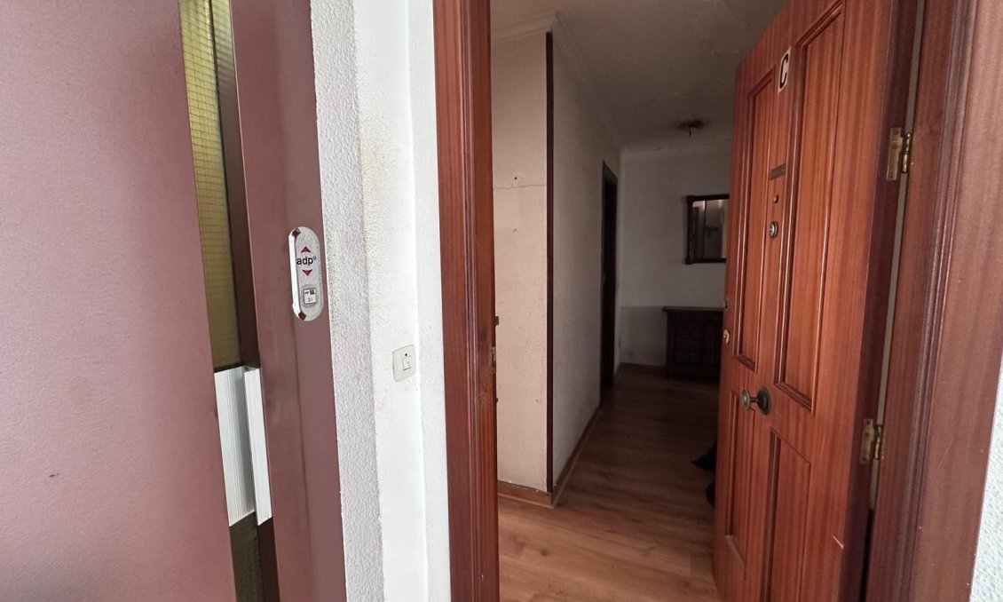 Revânzare - Apartament -
Torrevieja
