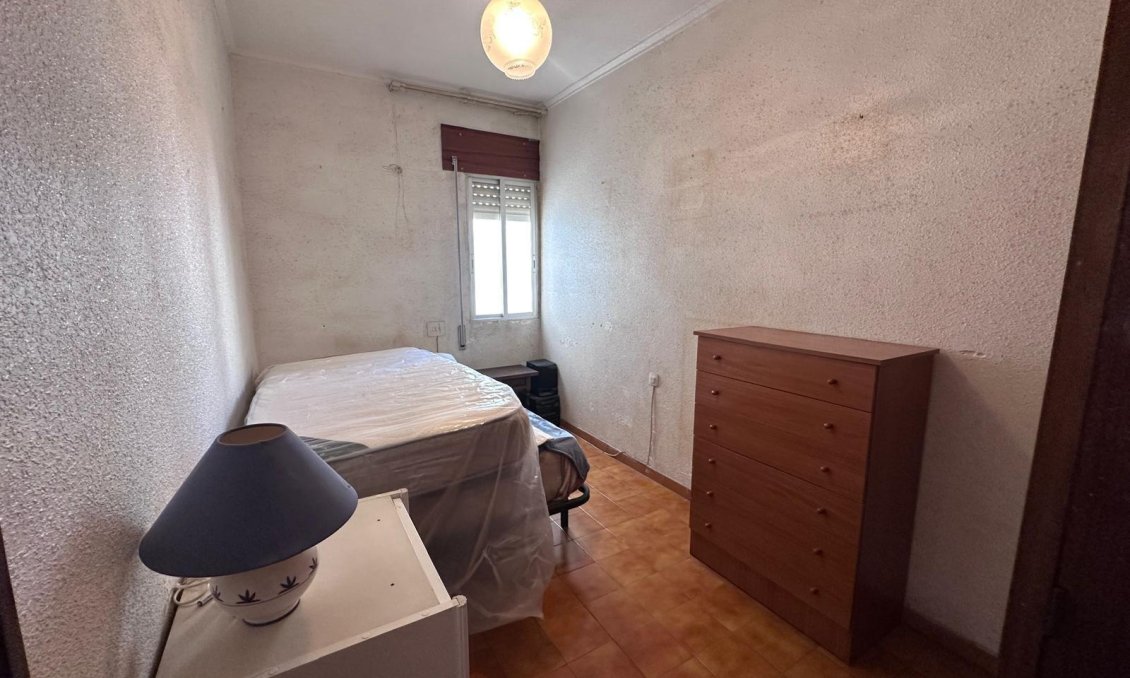 Revânzare - Apartament -
Torrevieja