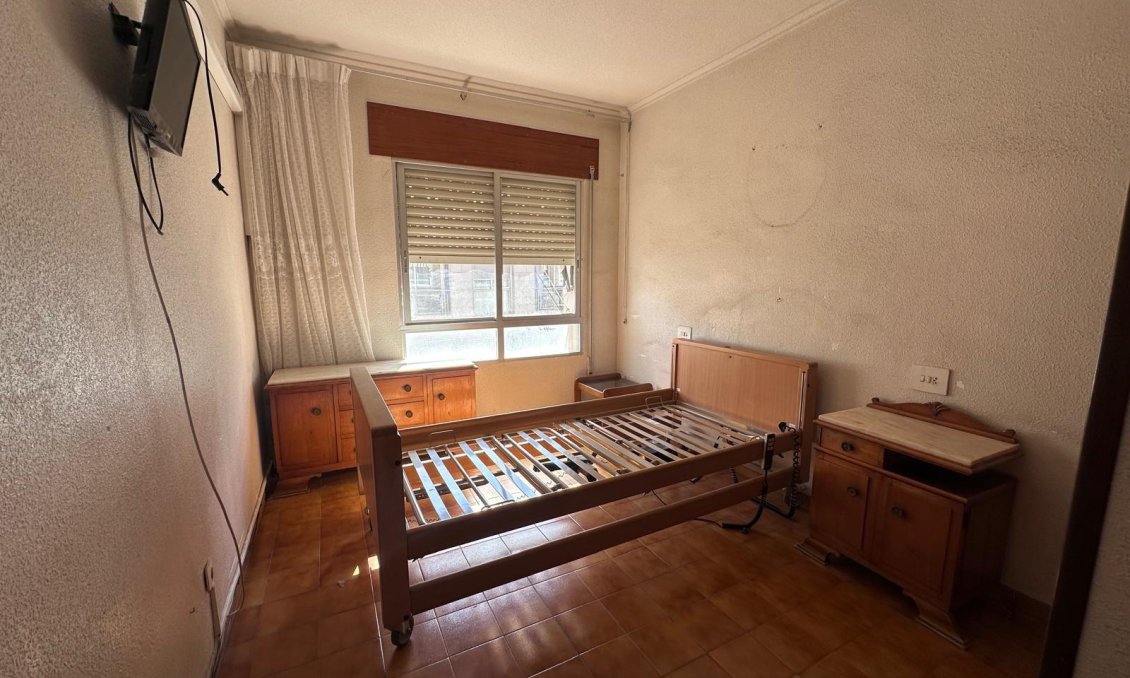 Revânzare - Apartament -
Torrevieja