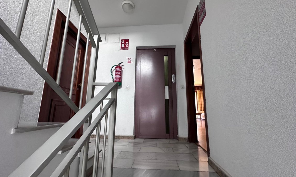 Revânzare - Apartament -
Torrevieja