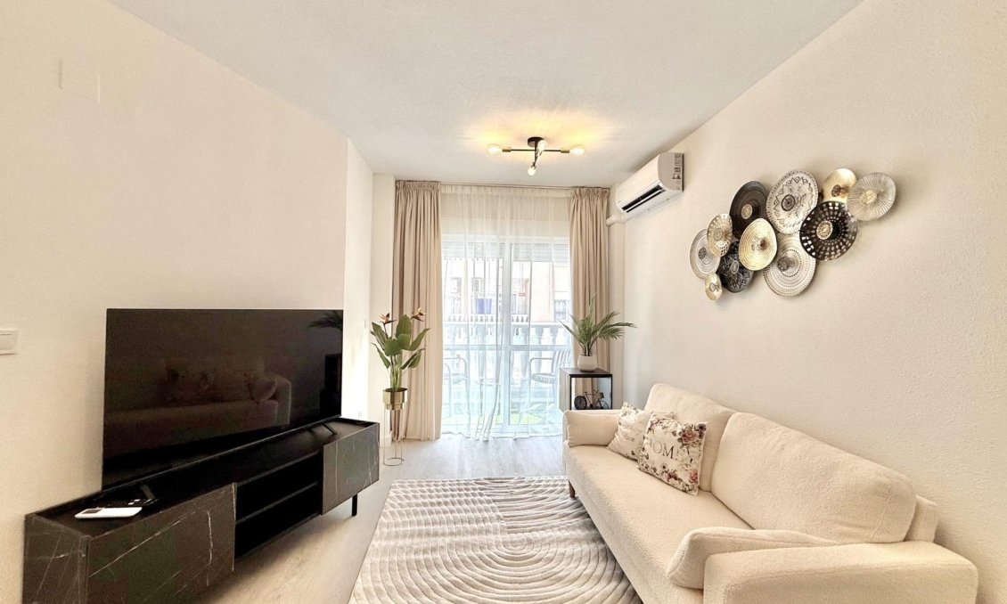 Resale - Apartment -
Torrevieja - Playa del Cura