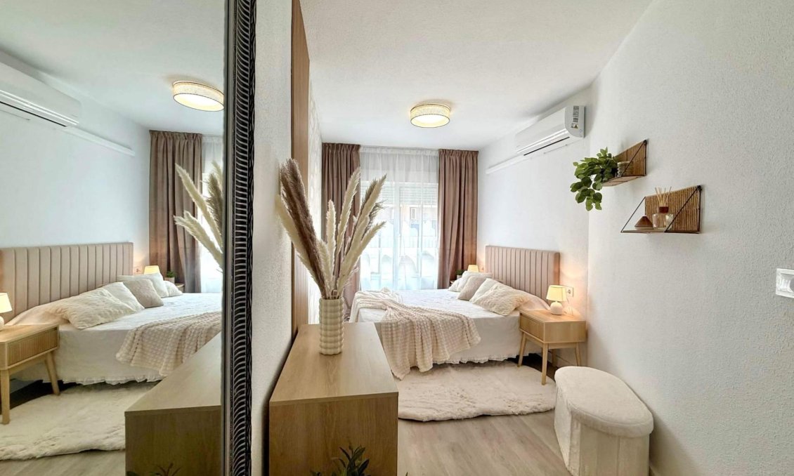 Resale - Apartment -
Torrevieja - Playa del Cura