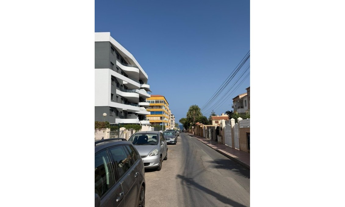 Resale - Apartment -
Torrevieja - Punta Prima