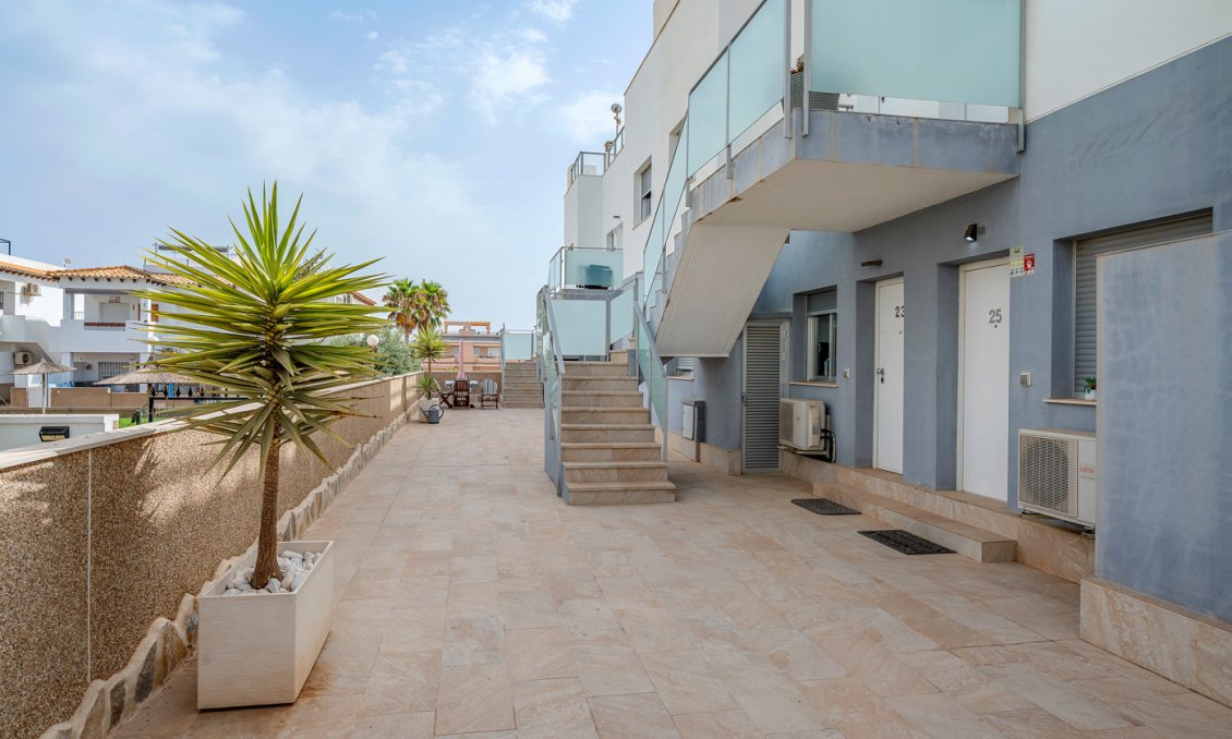 Wiederverkauf - Bungalow -
Orihuela Costa - Costa Blanca