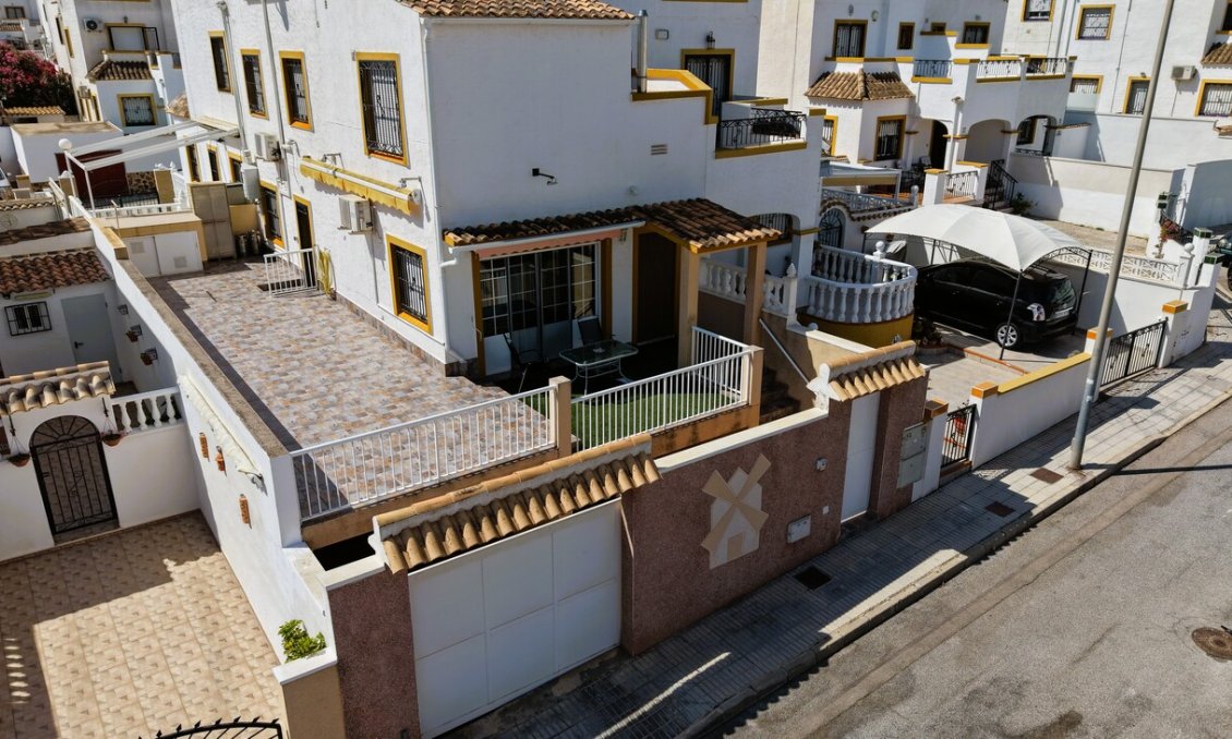 Segunda mano - Villa / Semi pareado -
Torrevieja - Costa Blanca