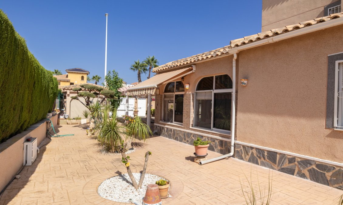 Segunda mano - Villa -
La Regia - Costa Blanca