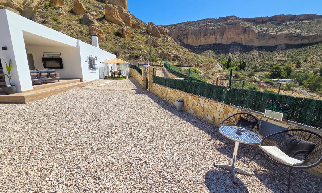 Segunda mano - Villa -
Crevillent - Inland
