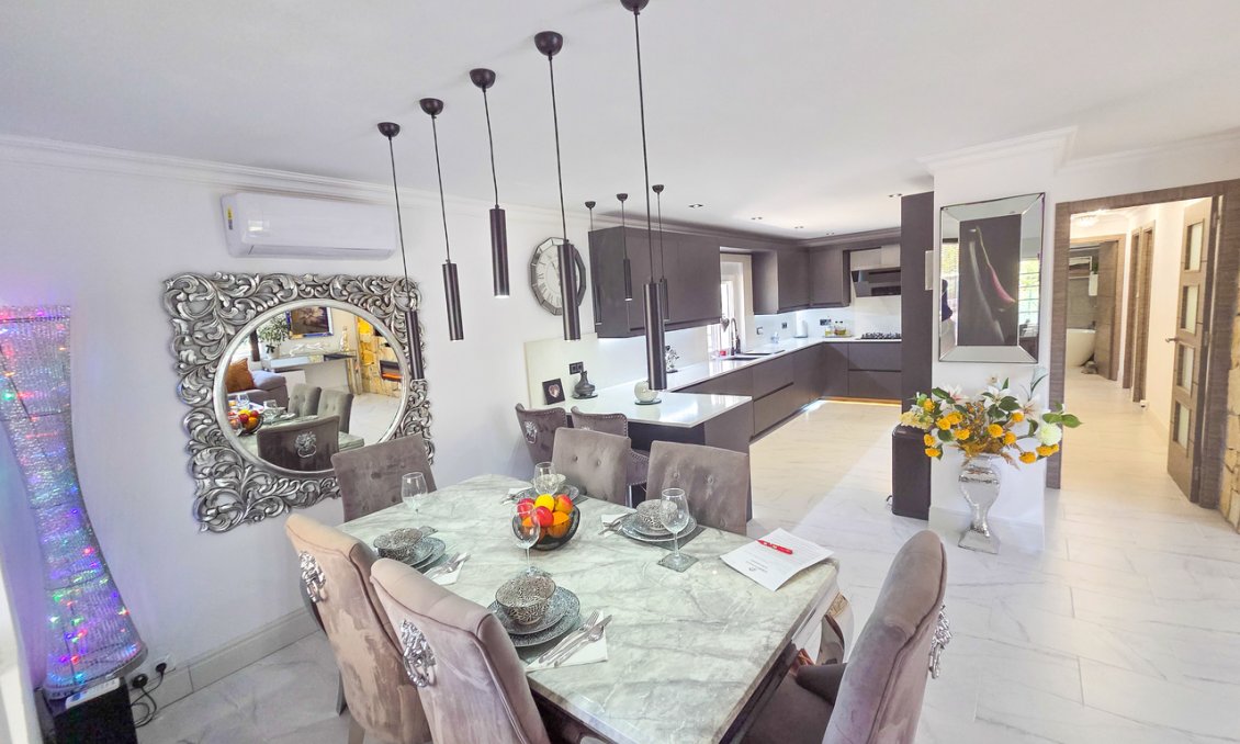 Segunda mano - Villa -
Crevillent - Inland