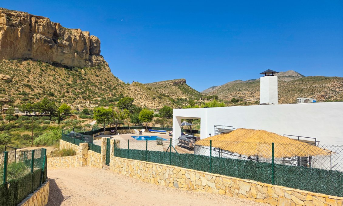 Segunda mano - Villa -
Crevillent - Inland
