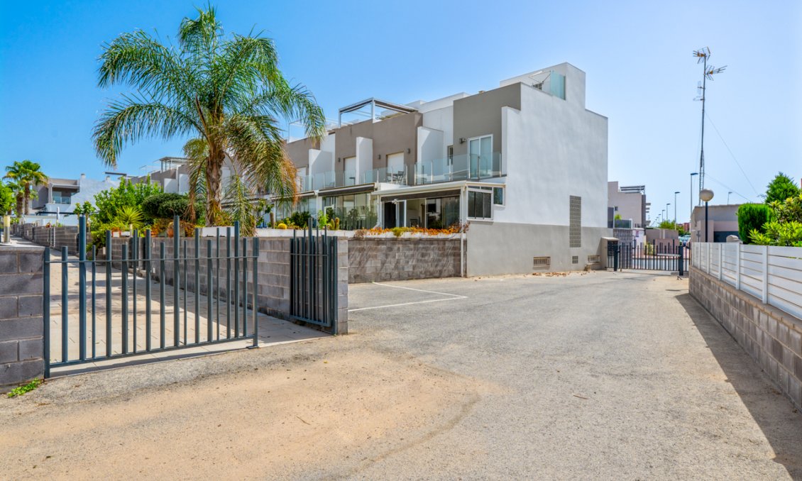 Használt Ingatlanok - Sorház -
Torrevieja - Costa Blanca